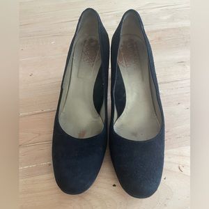 Vero Cuoio black suede heels